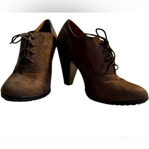 Solesenseability Oxford-style heel Lace-Up Ankle Bootie Faux Brown Suede Size 10